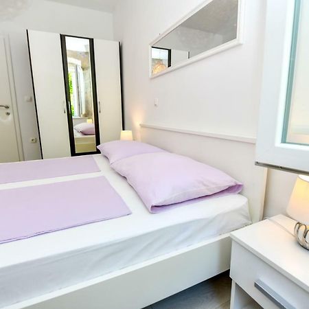 Mila Apartment Синь Екстер'єр фото