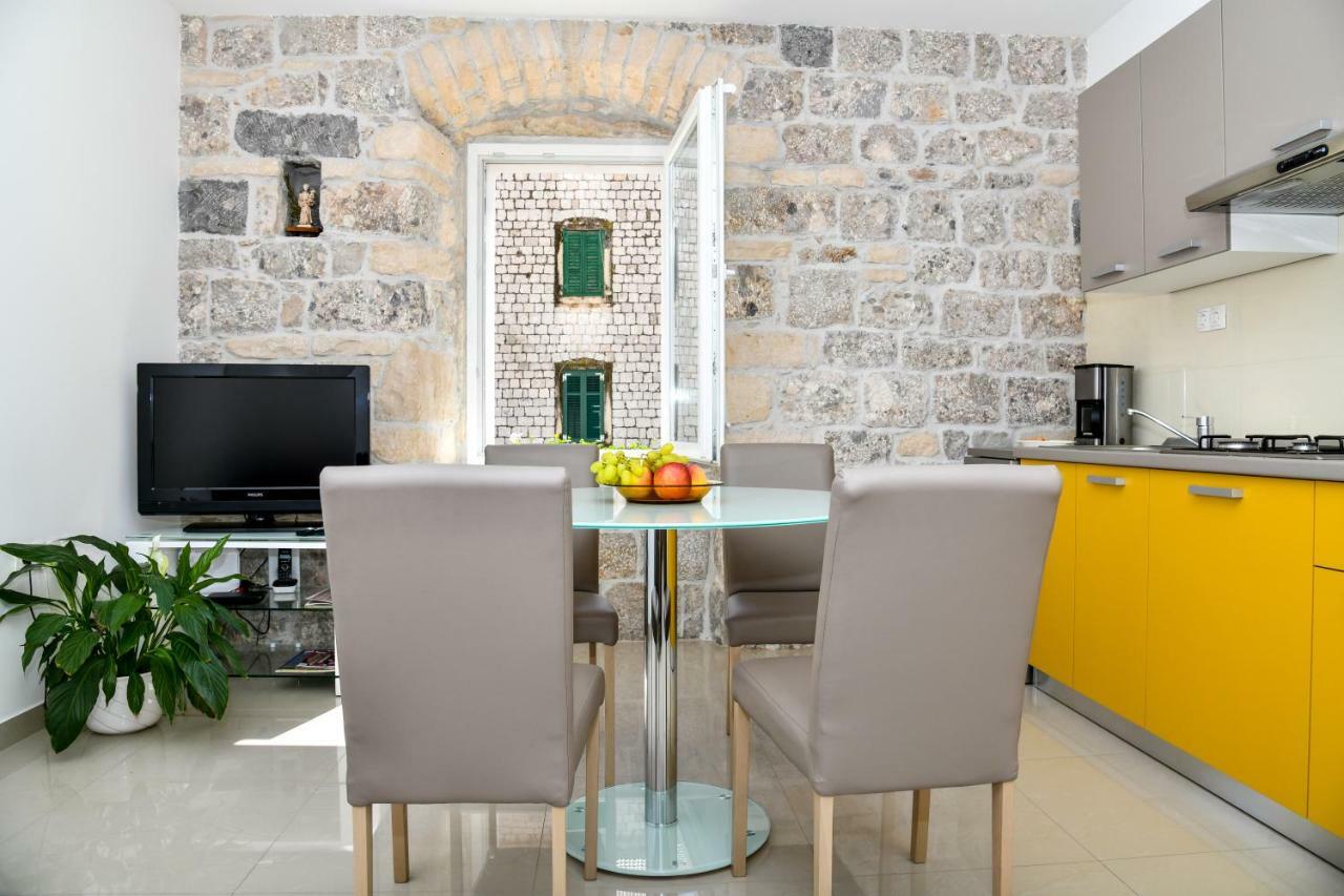 Mila Apartment Синь Екстер'єр фото